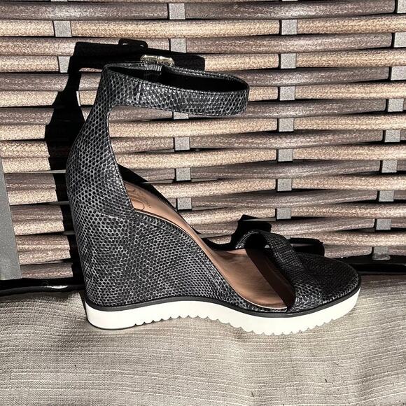 JLo by Jennifer Lopez Shoes - J Lo Jennifer Lopez Jaycie Wedge Sandal Black/Gray, Size 6